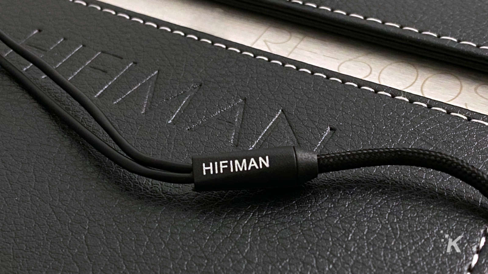 hifiman logo on headphone cord