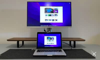 innocn 27m2u monitor plugged into a macbook
