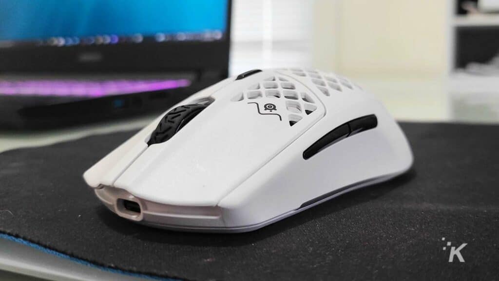 white steelseries aerox 3 gaming mouse