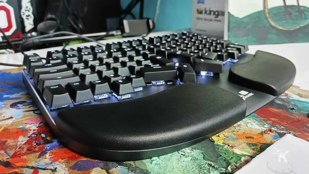 cleave keyboard on desk