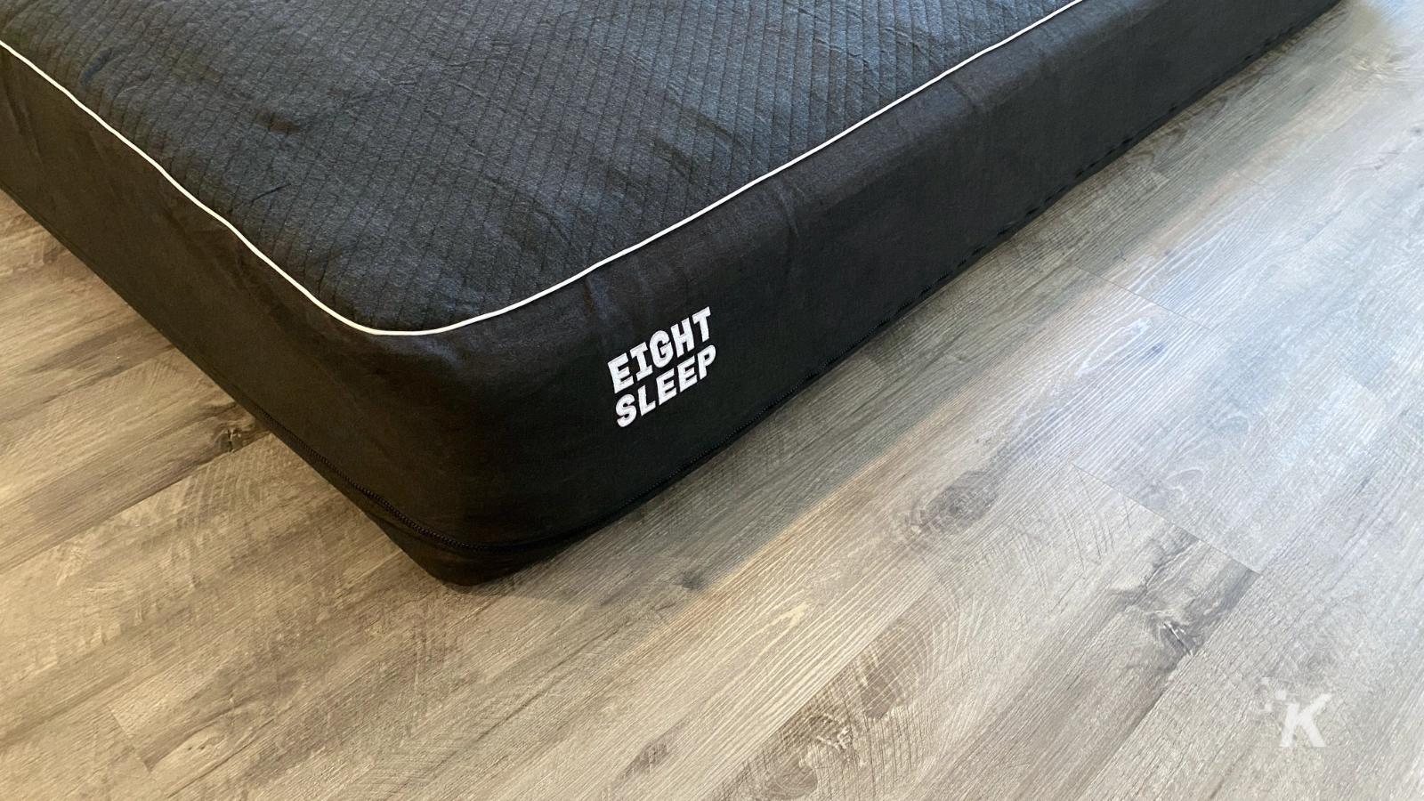 eight sleep mattress corner