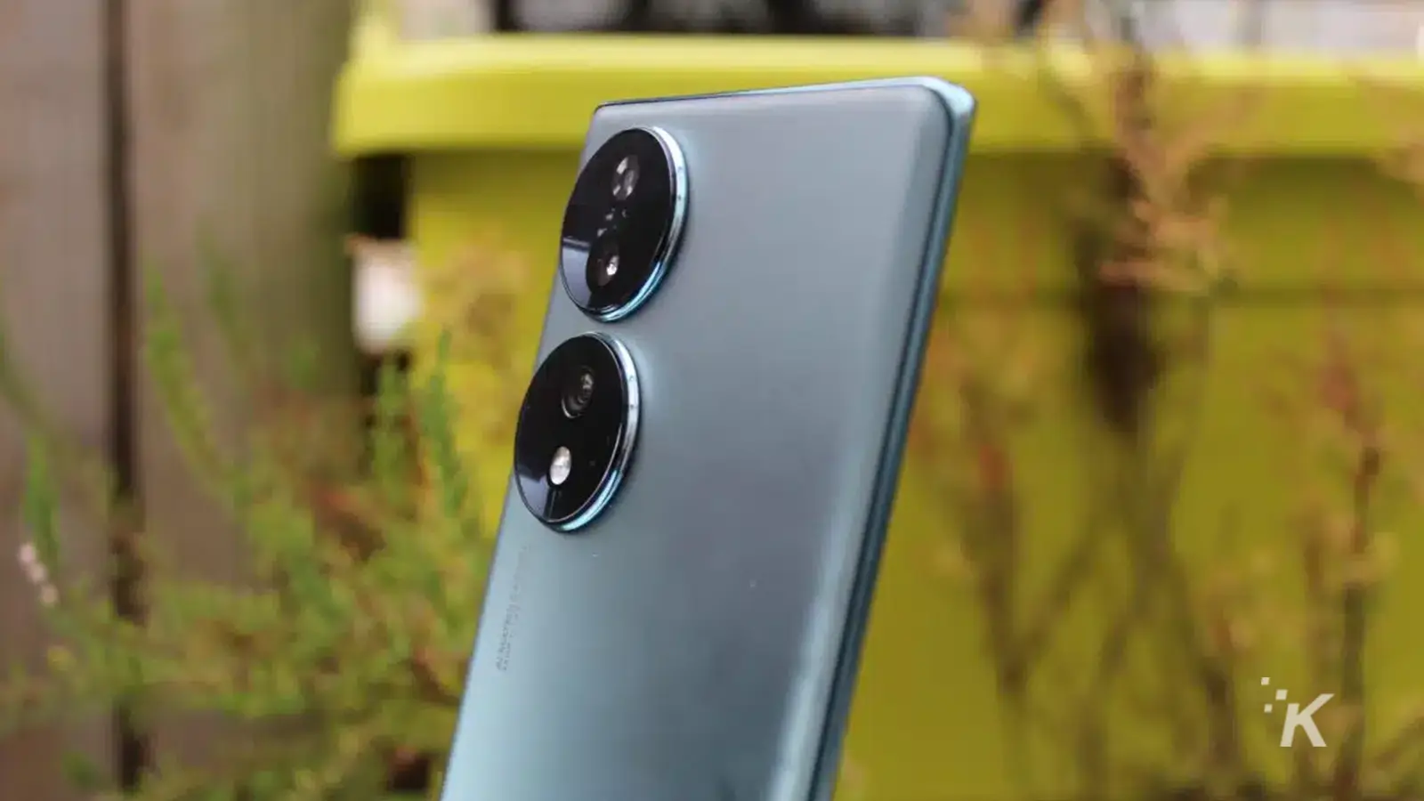 HONOR 70 phone back displaying the cameras