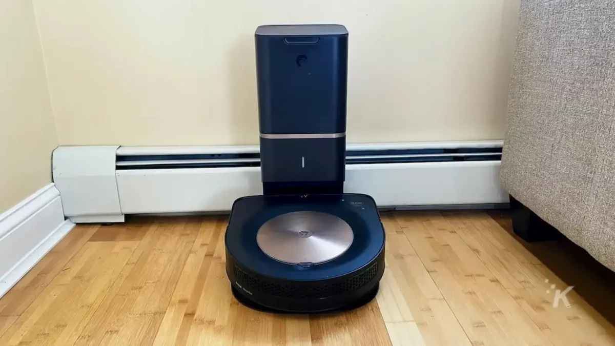roomba-s9-cleaning-charging-base-